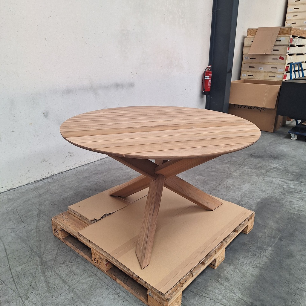 Circle outdoor dining table