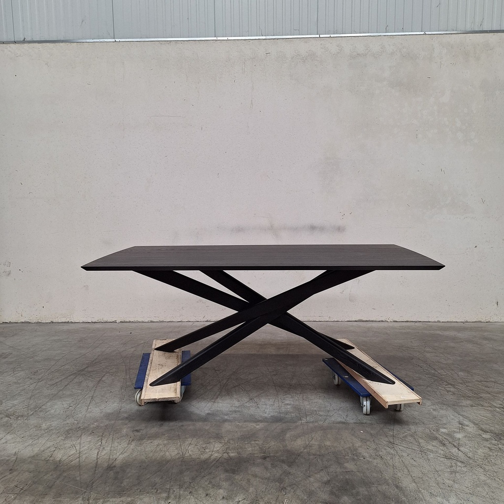 Mikado dining table