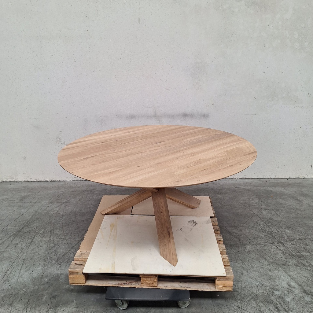 Circle dining table