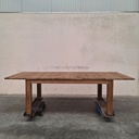 Stretch extendable dining table