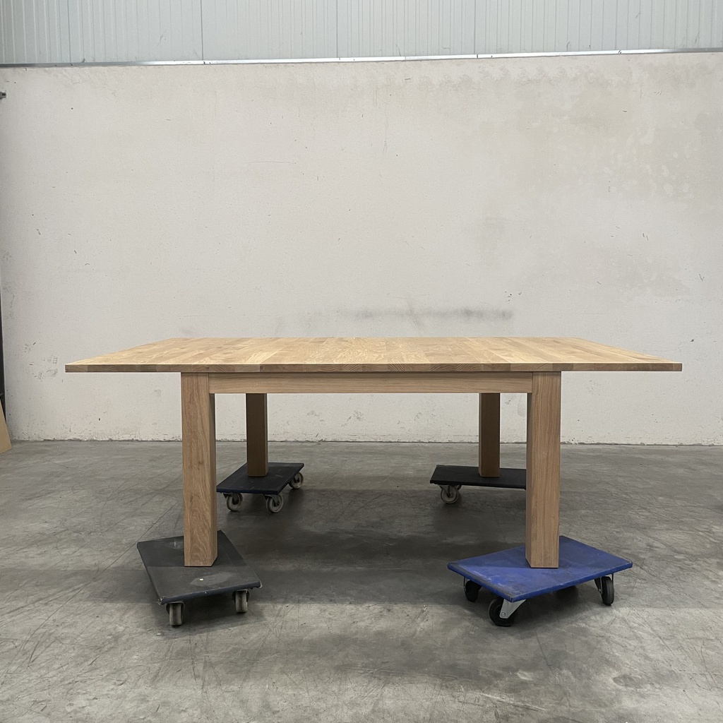 Stretch extendable dining table