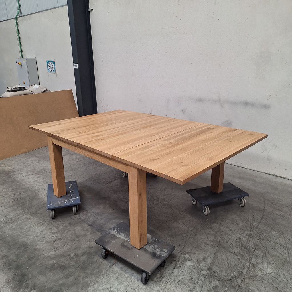 Stretch extendable dining table