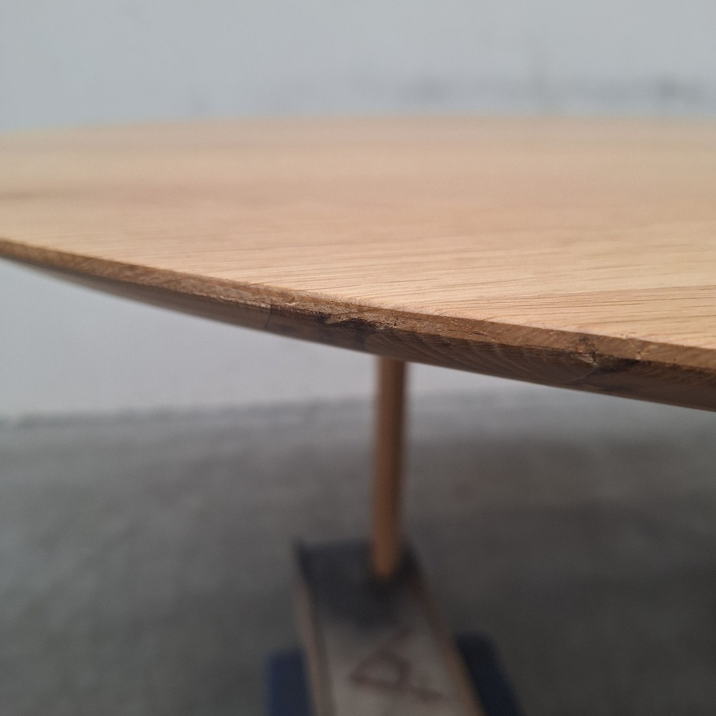 Bok round extendable dining table