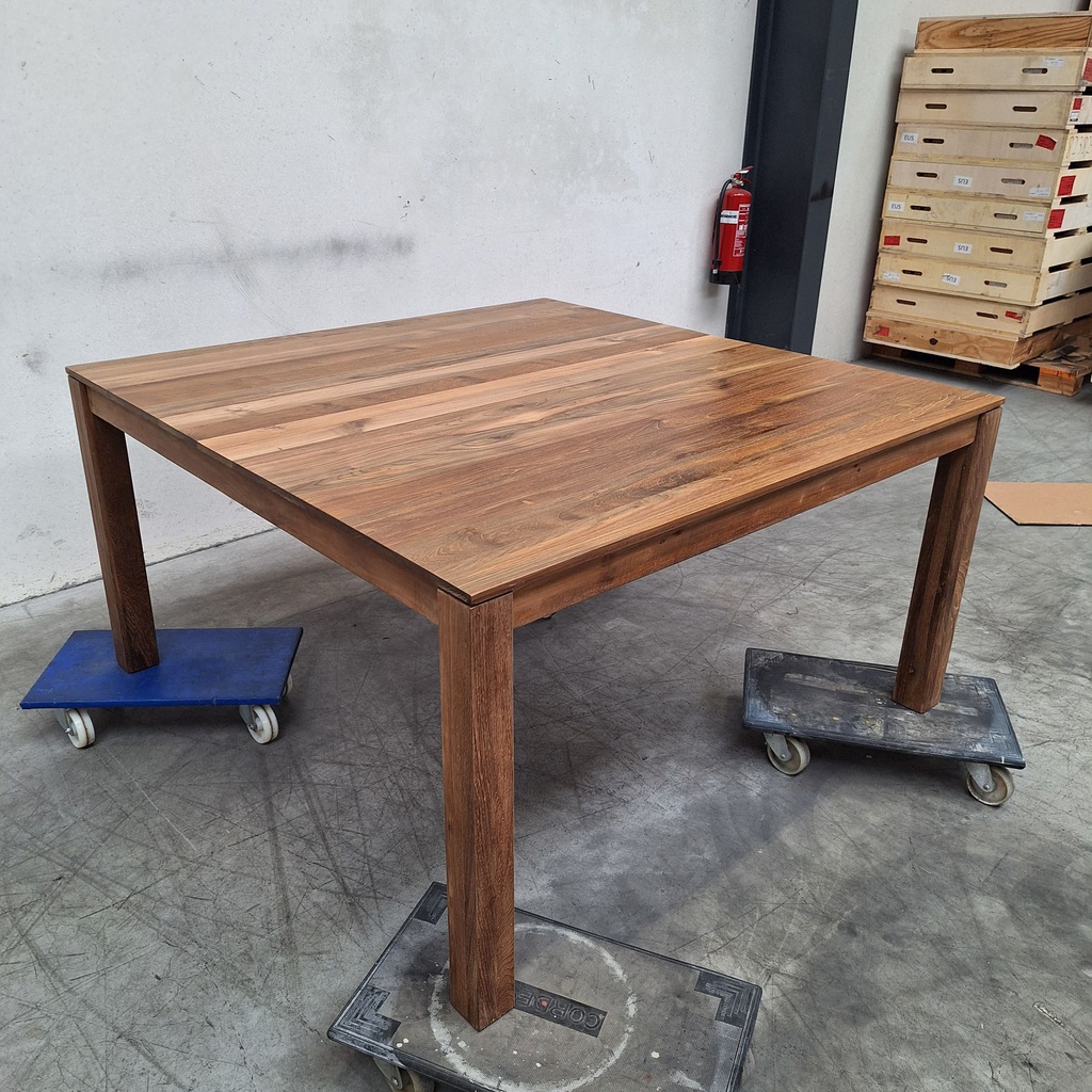 Slice dining table