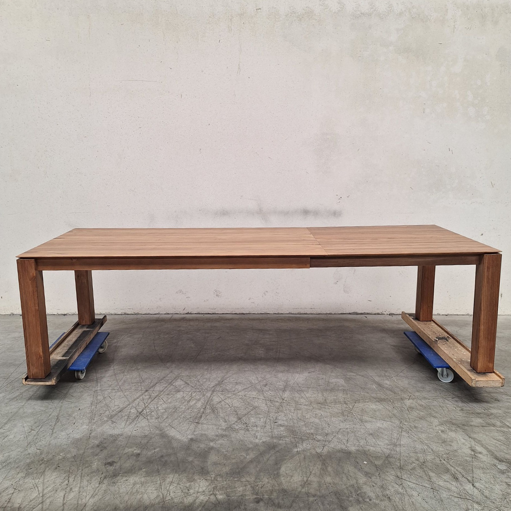 Slice extendable dining table