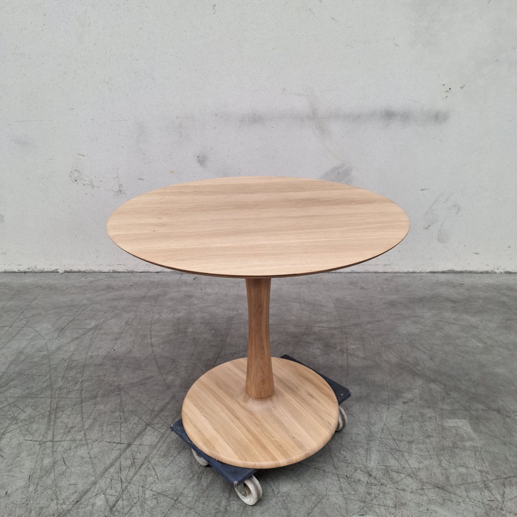 Torsion dining table