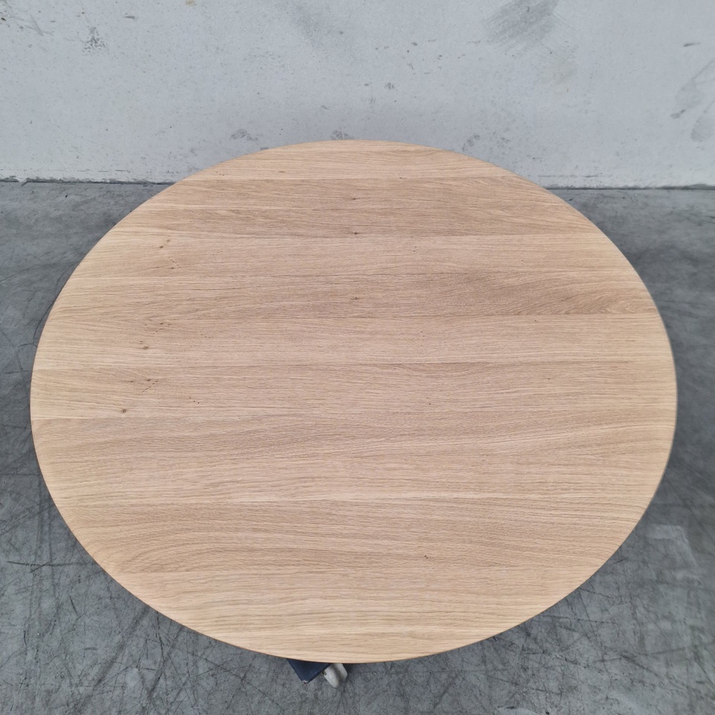 Torsion dining table