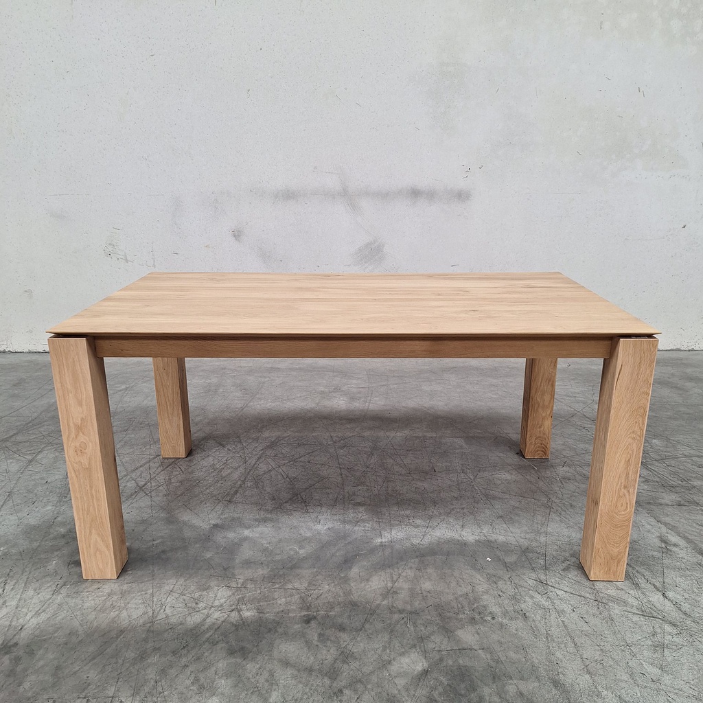 Slice dining table