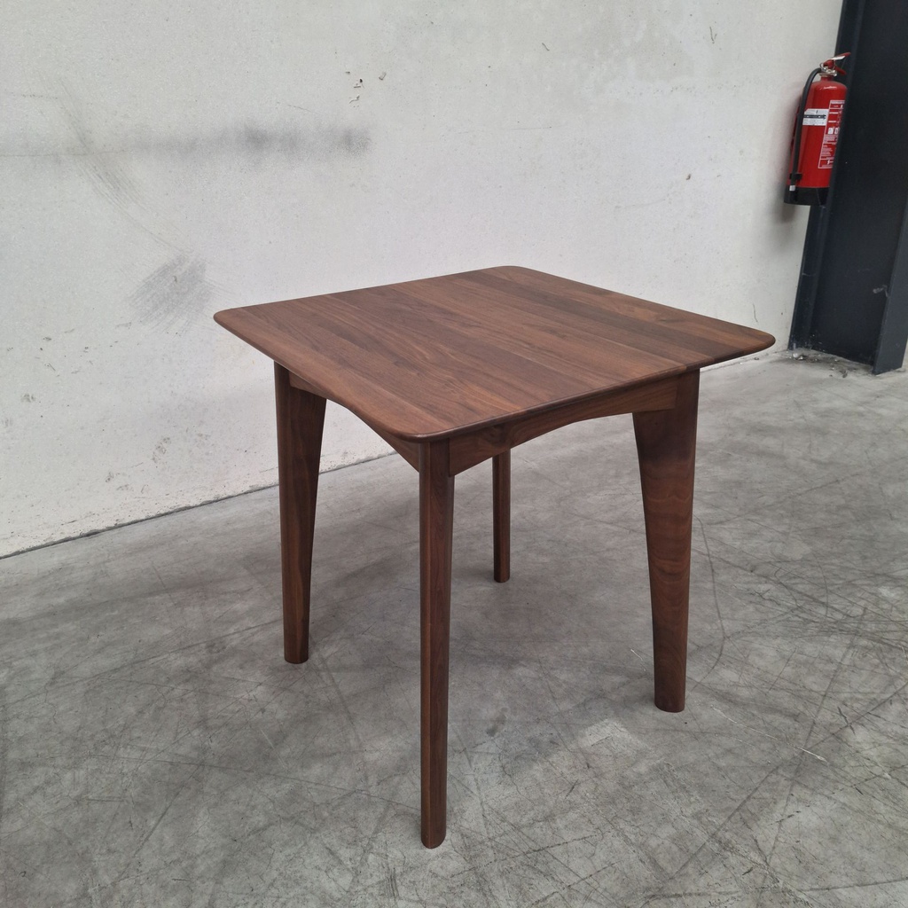 Osso dining table