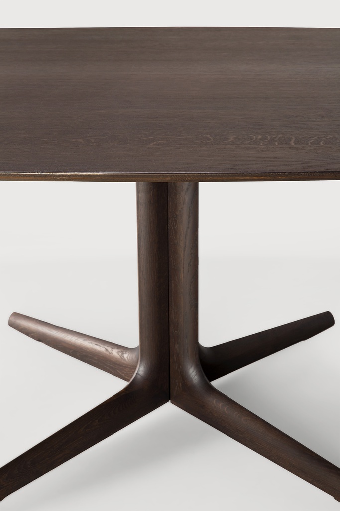 Corto dining table