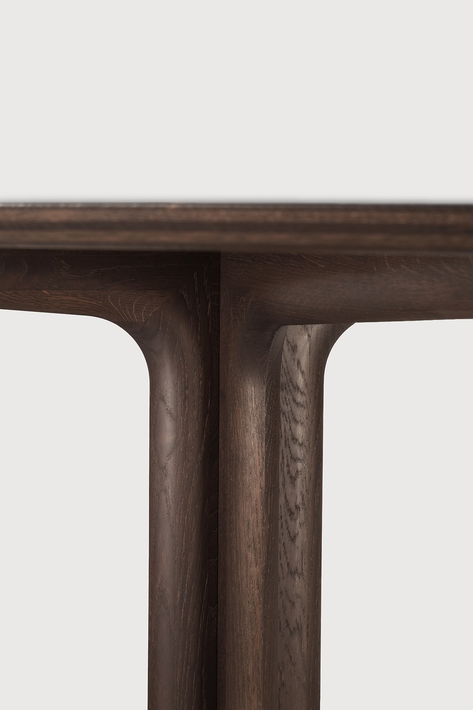 Corto dining table