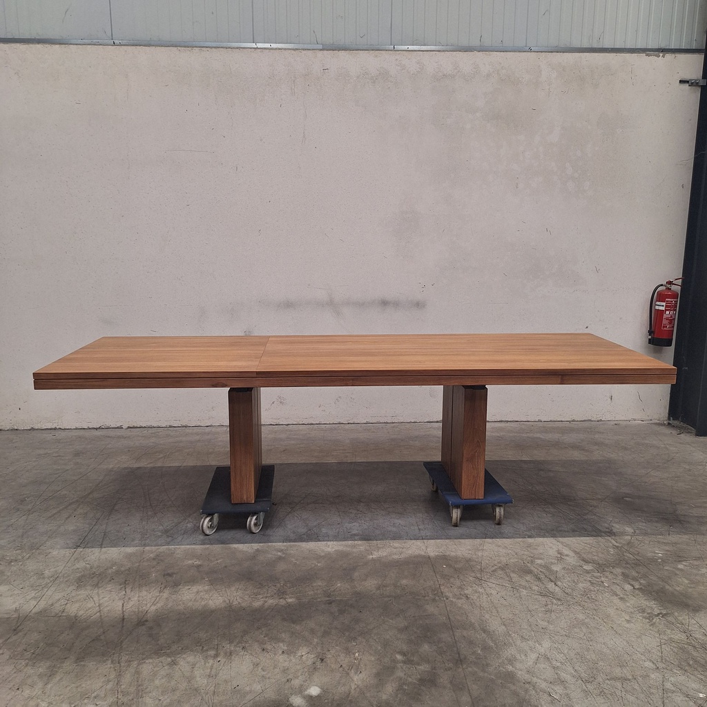 Double extendable dining table