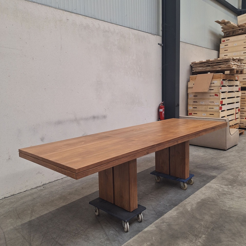 Double extendable dining table