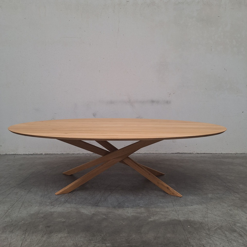 Mikado dining table