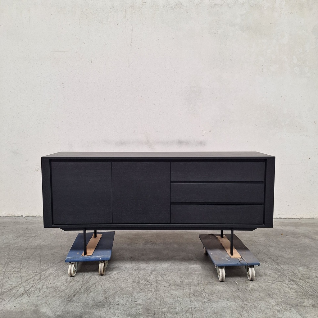 Shadow sideboard