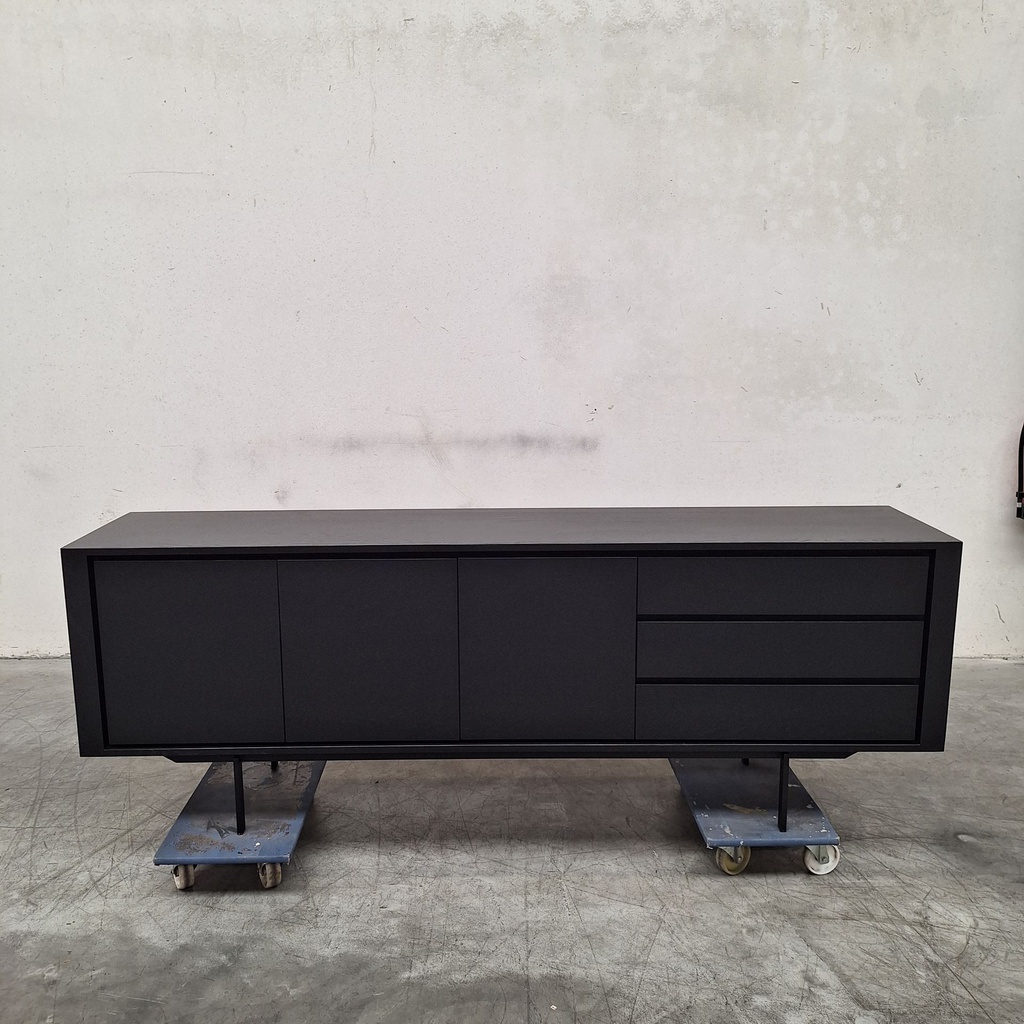 Shadow sideboard