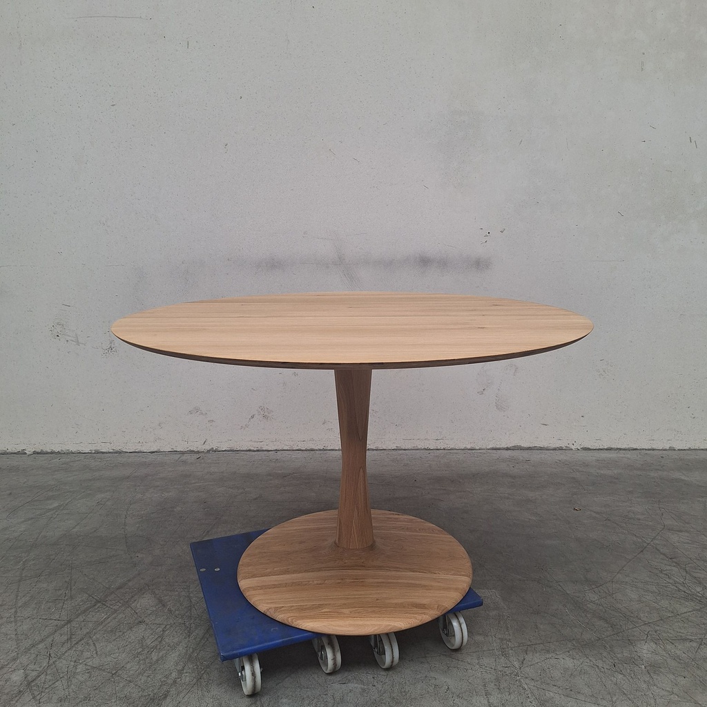 Torsion dining table