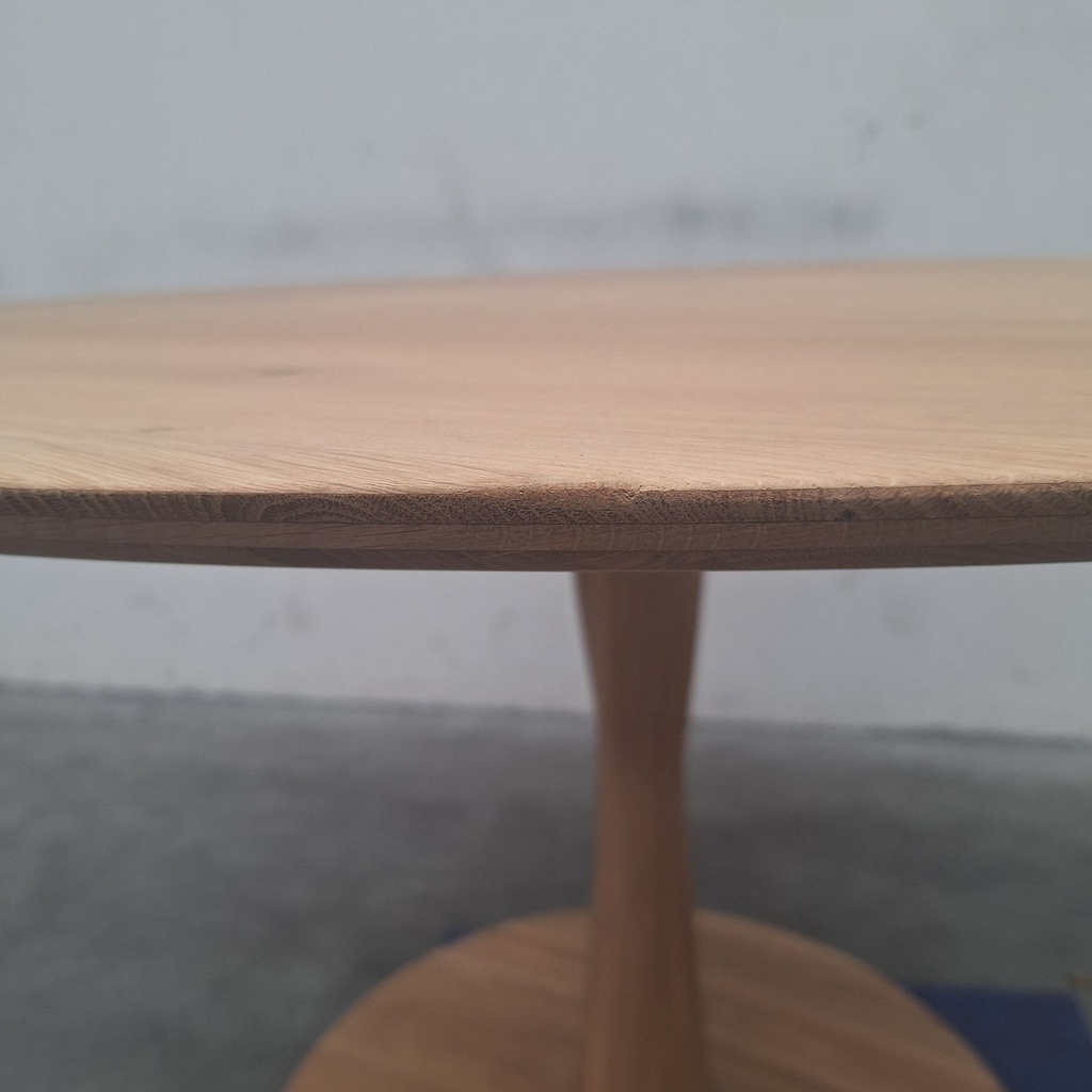 Torsion dining table