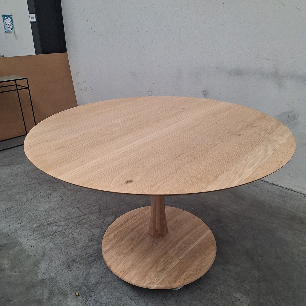 Torsion dining table