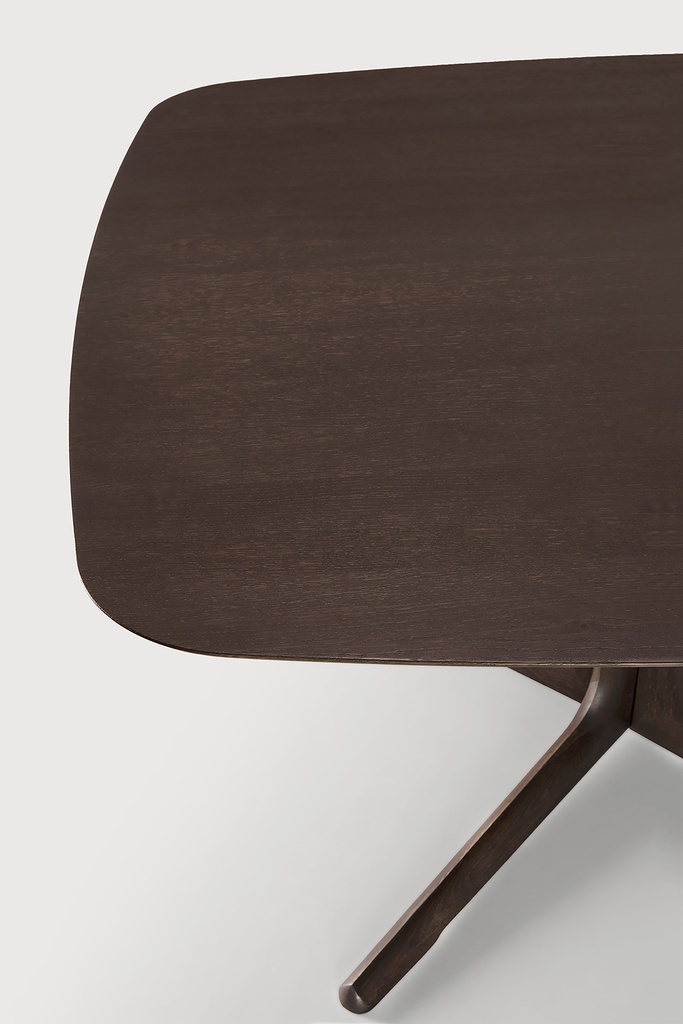 Corto dining table