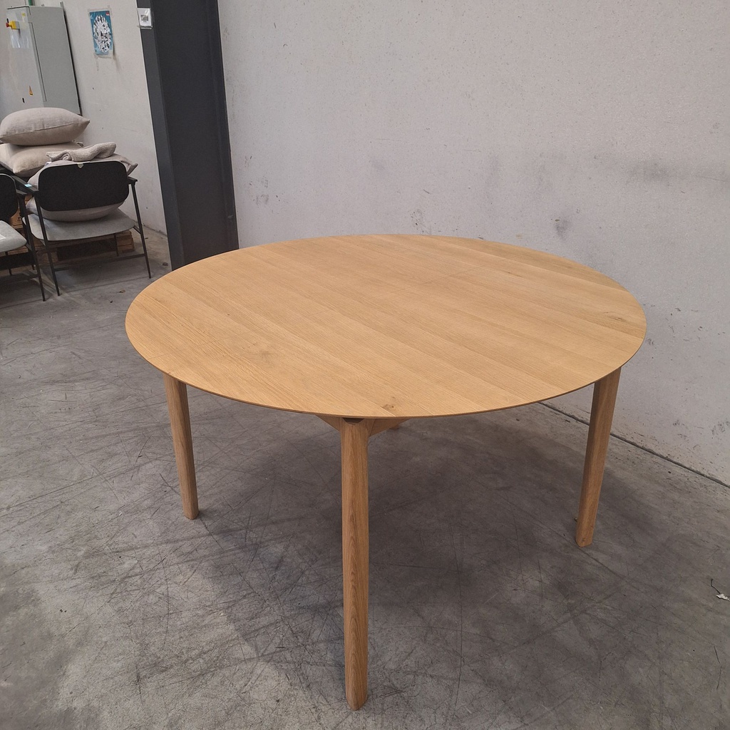 Bok round dining table