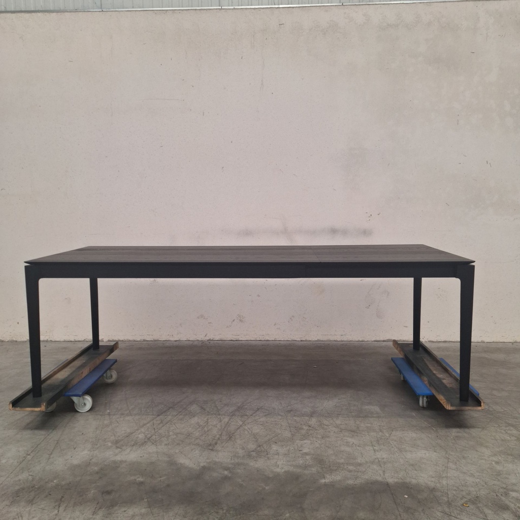 Bok extendable dining table