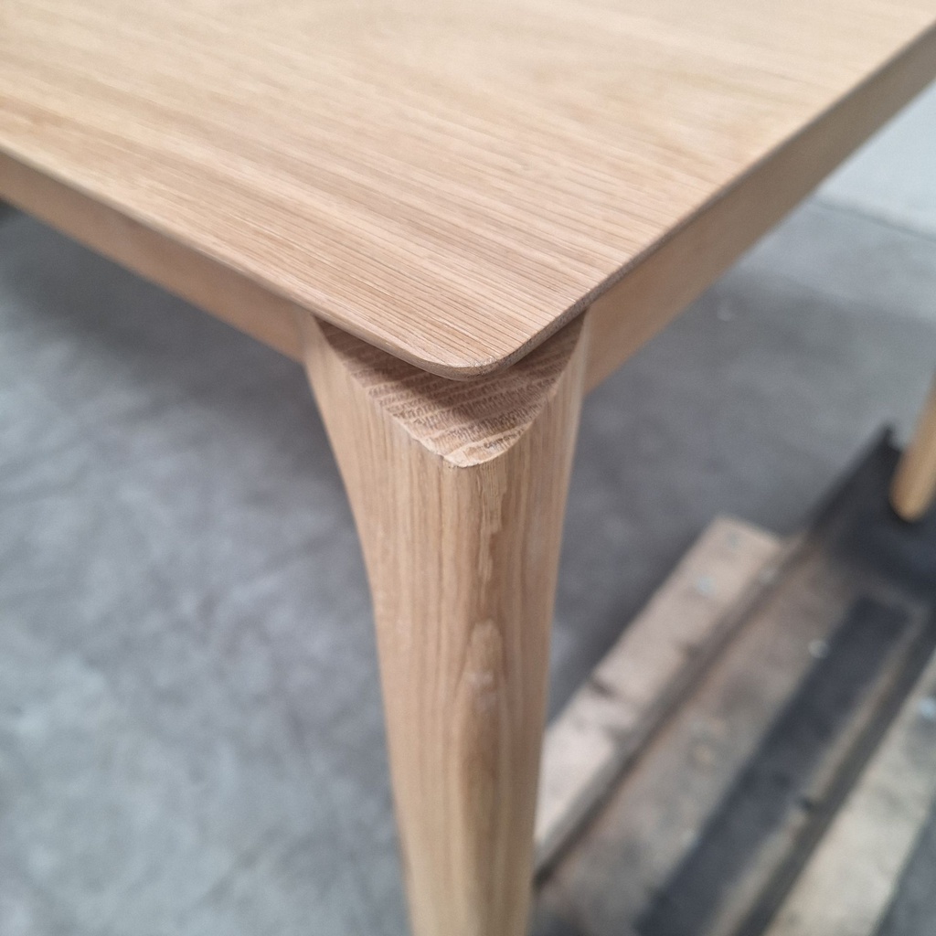 Bok extendable dining table