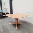 Corto dining table