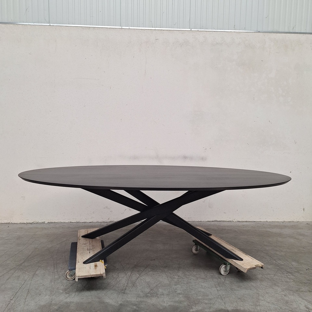 Mikado dining table