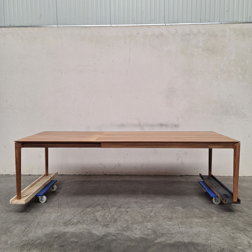 Bok extendable dining table