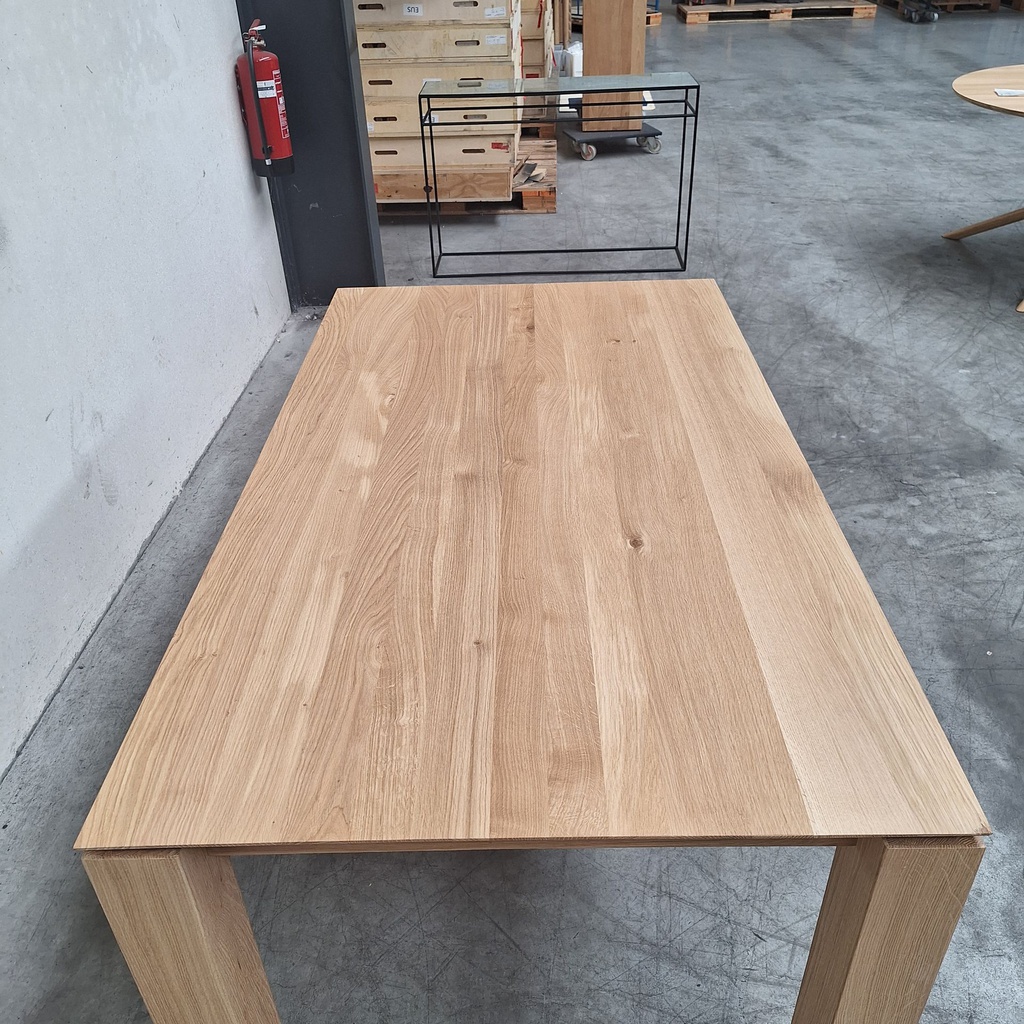 Slice dining table