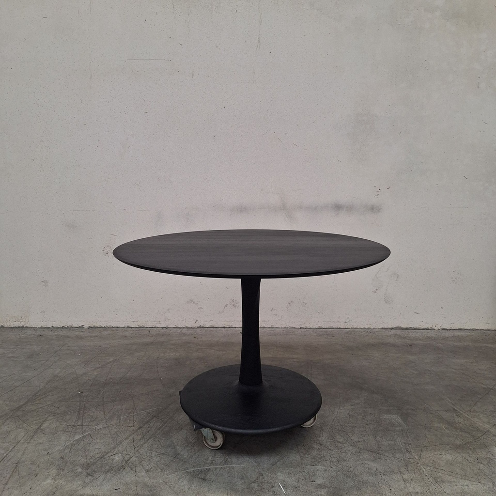 Torsion dining table