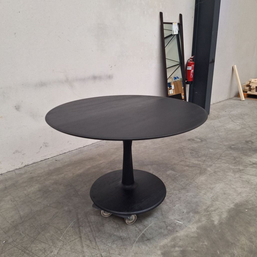 Torsion dining table