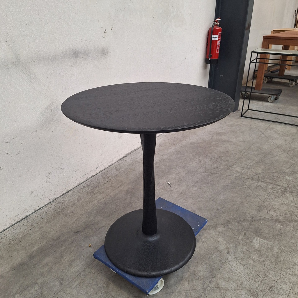 Torsion dining table