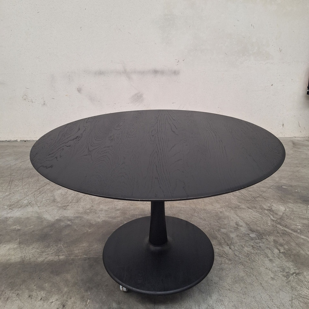 Torsion dining table