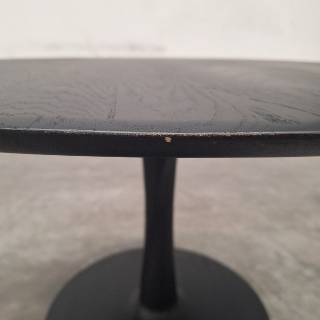 Torsion dining table