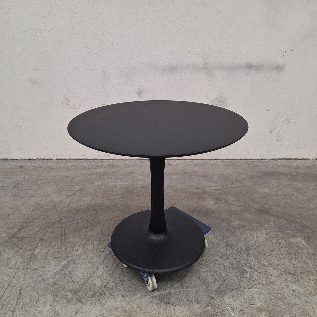 Torsion dining table