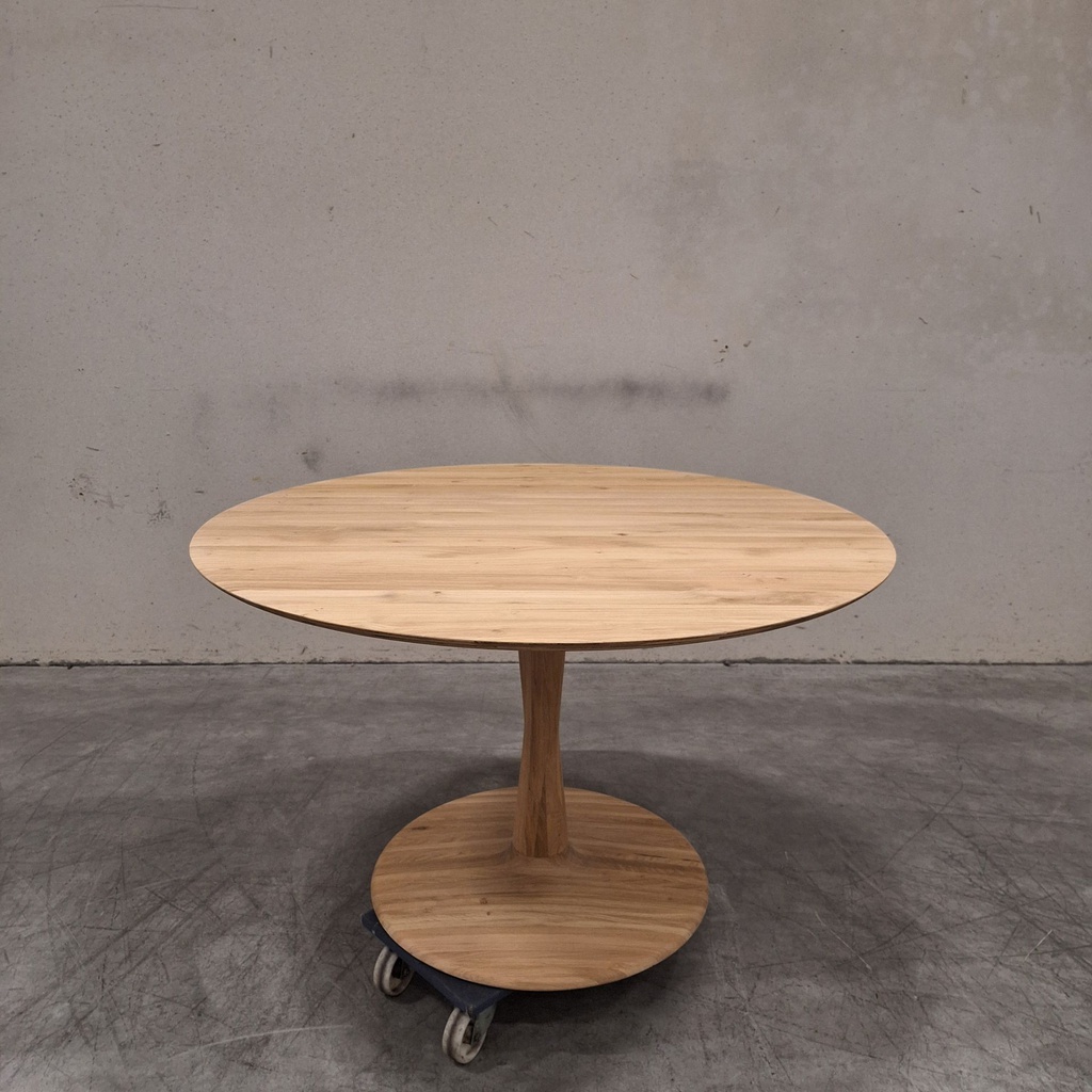 Torsion dining table