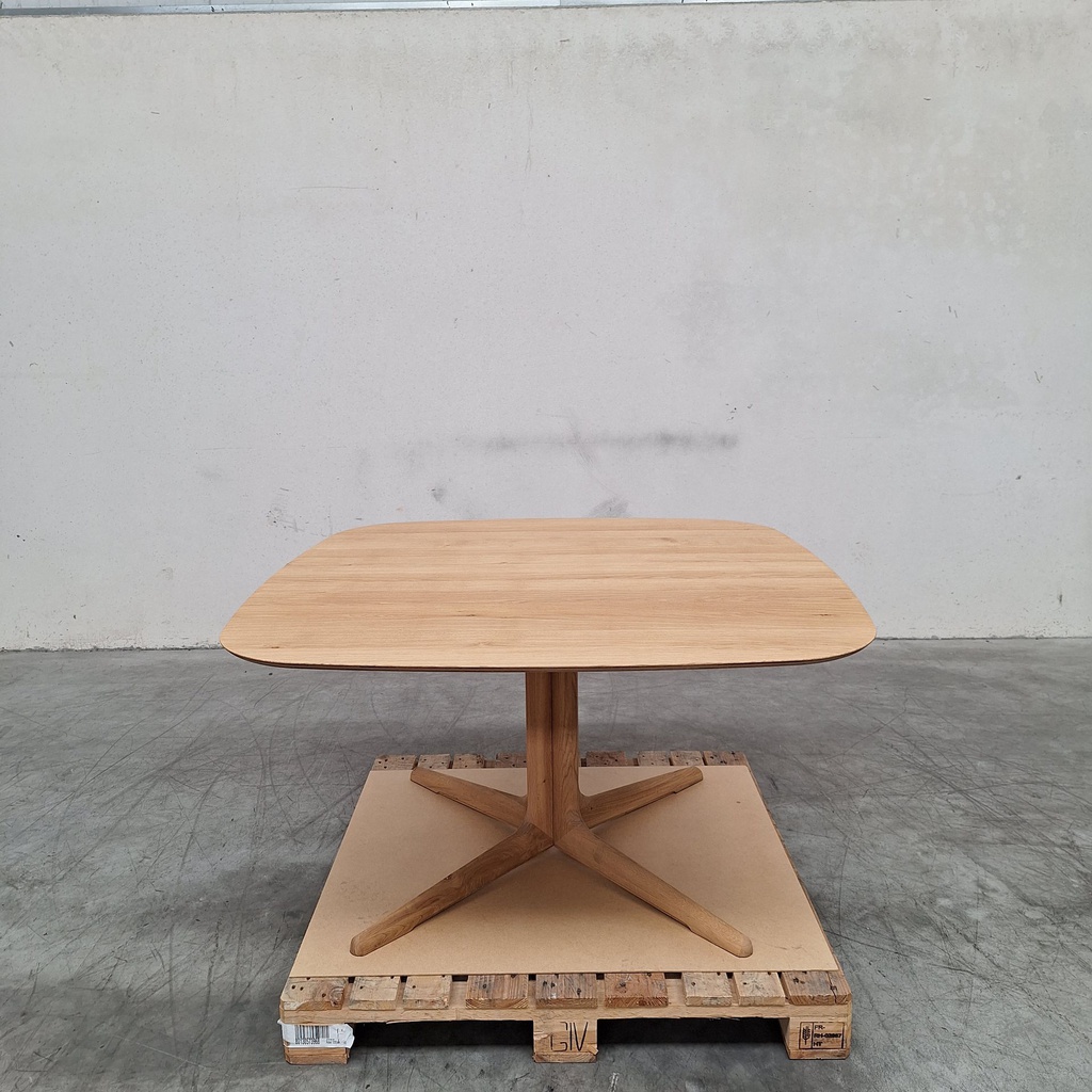 Corto dining table