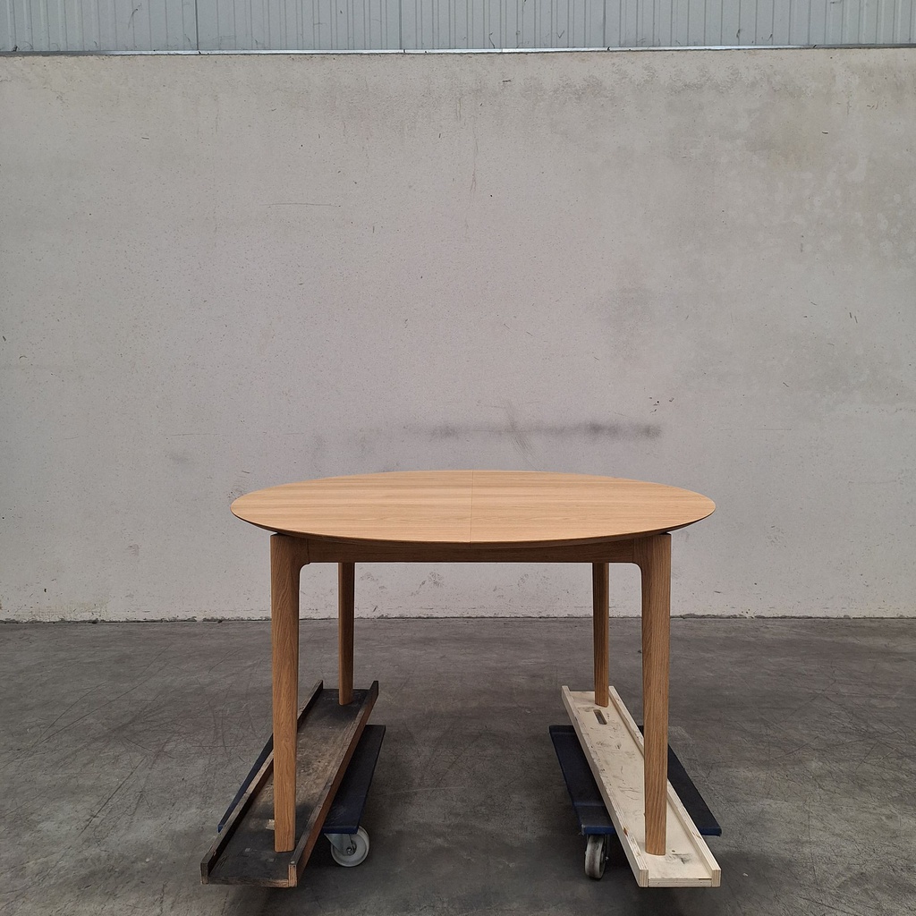 Bok round dining table