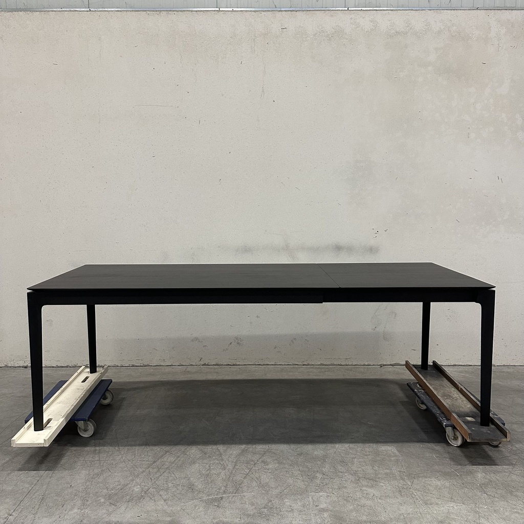 Bok extendable dining table