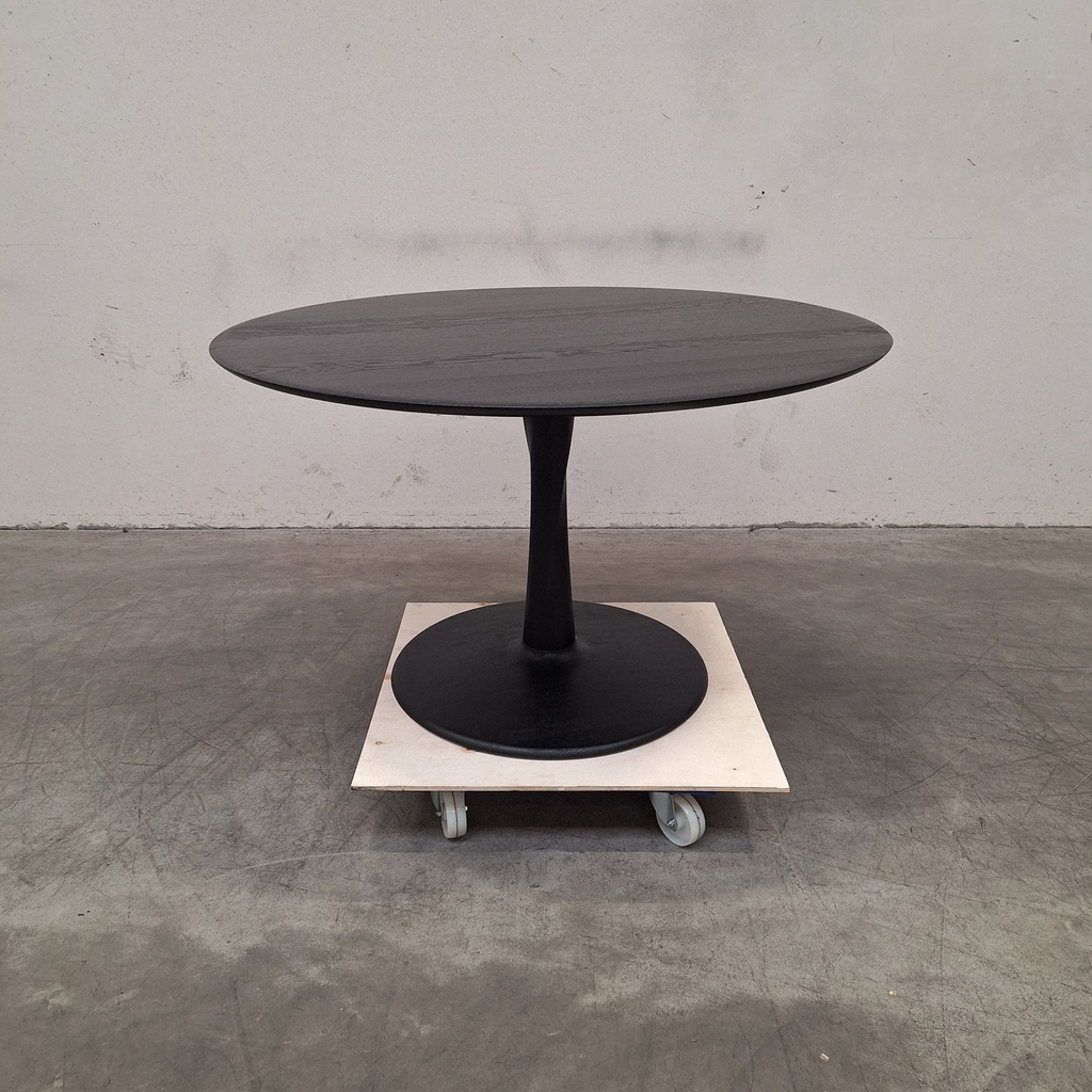 Torsion dining table