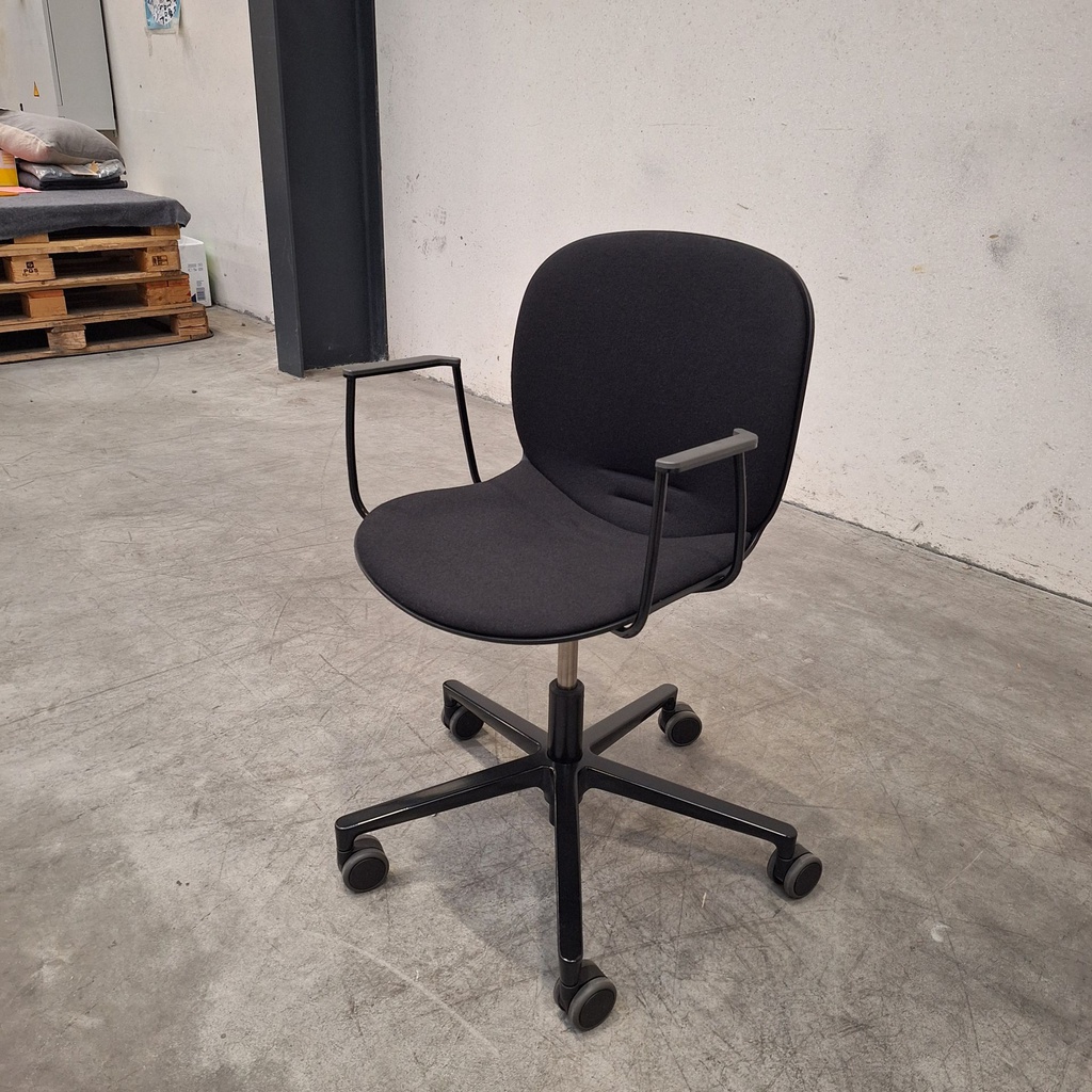 RBM Noor with armrests by Flokk