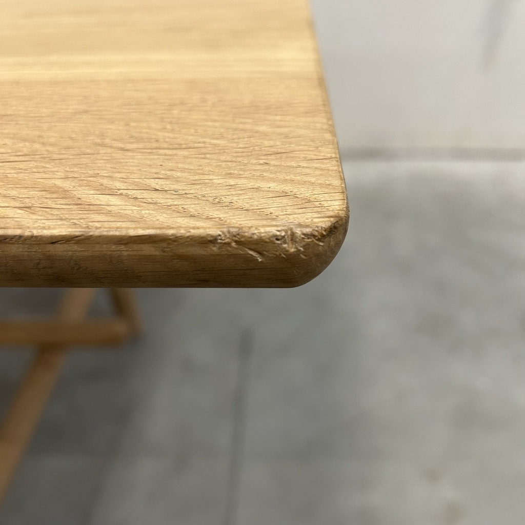 Profile dining table