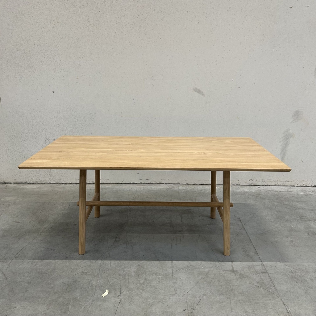 Profile dining table